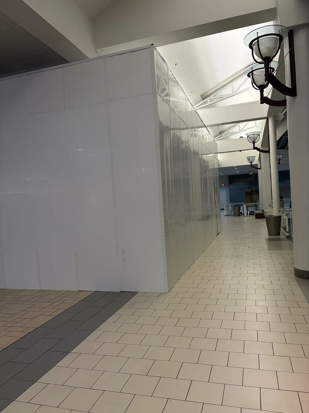 Shopping mall corridor barricade installation